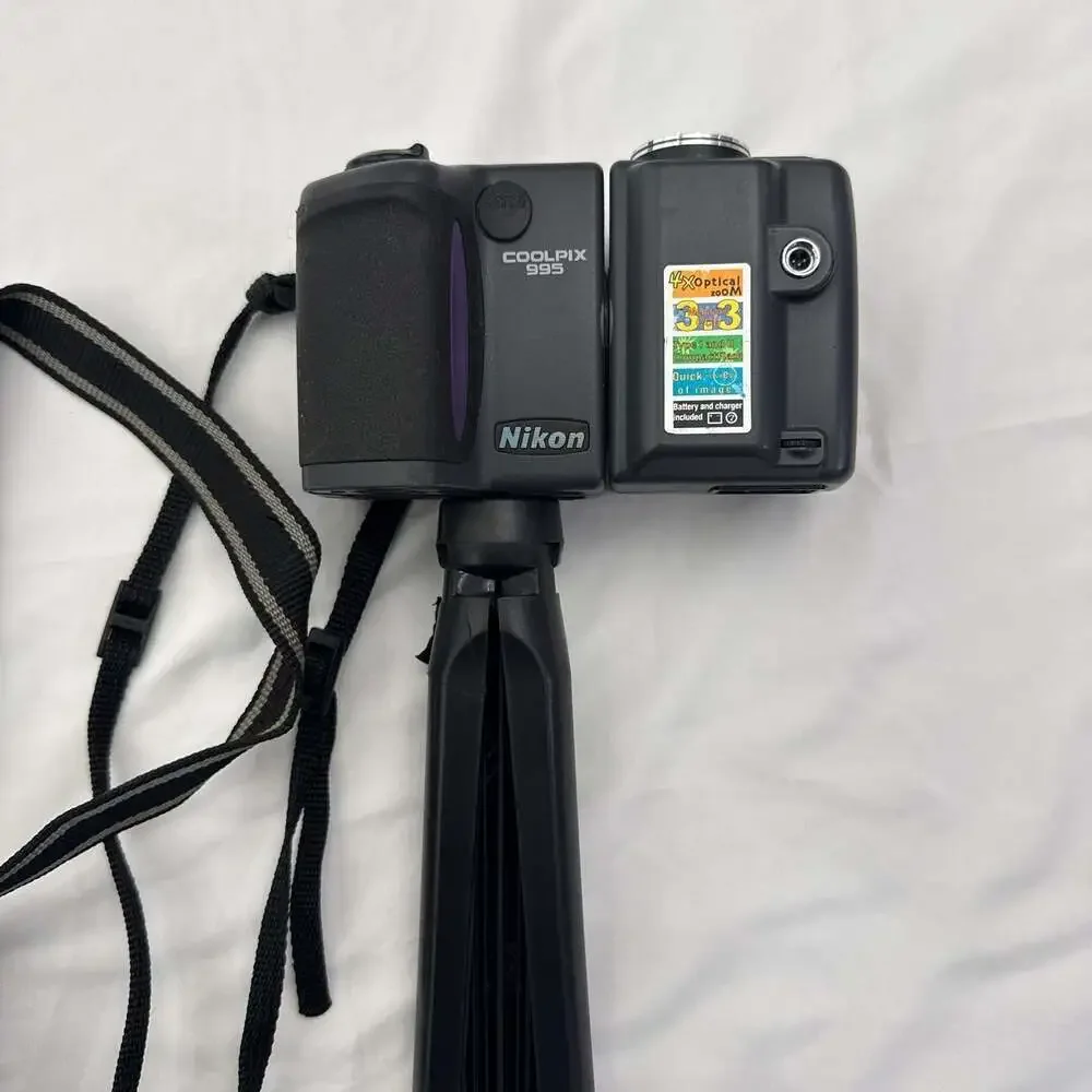 Nikon Coolpix 995 Vintage Digital Camera - ,